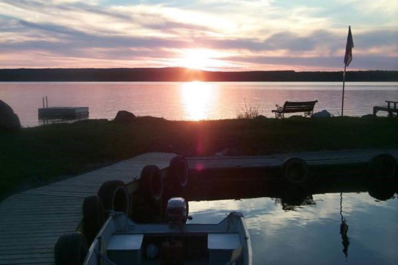 Wee Point Resort Manitowaning Exterior photo