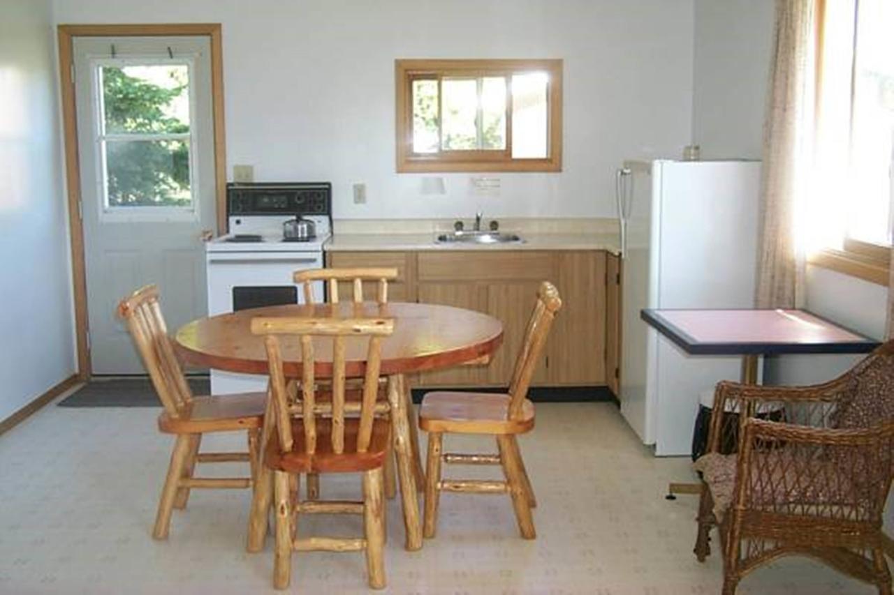 Wee Point Resort Manitowaning Room photo