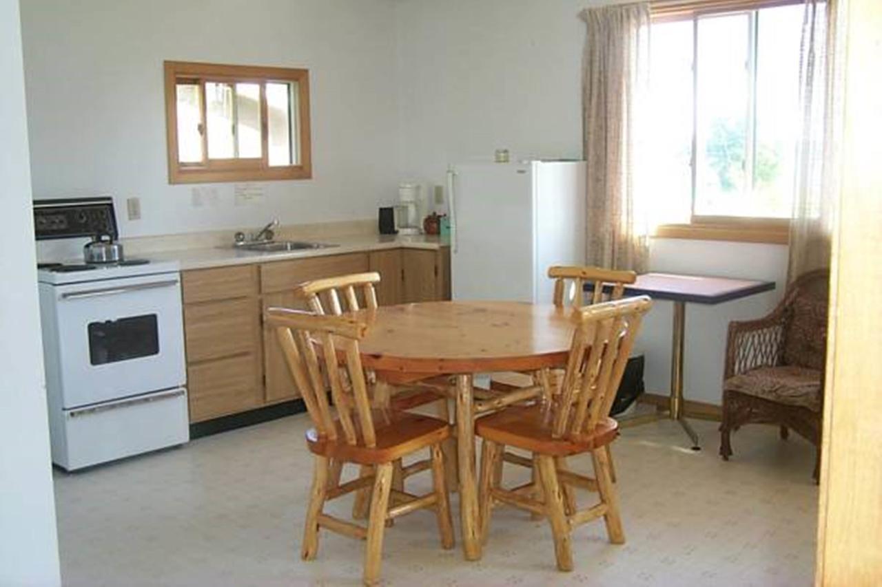 Wee Point Resort Manitowaning Room photo